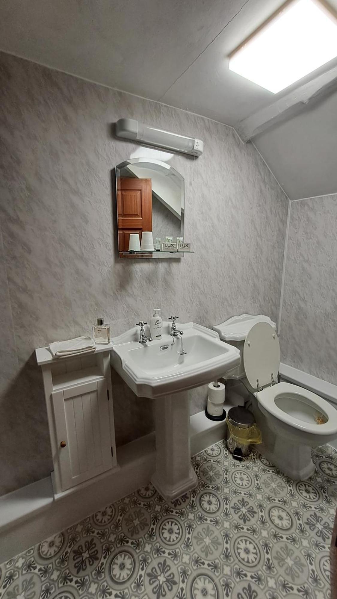Coynant Farm Guesthouse - Farm Park Stay Свонсі Екстер'єр фото