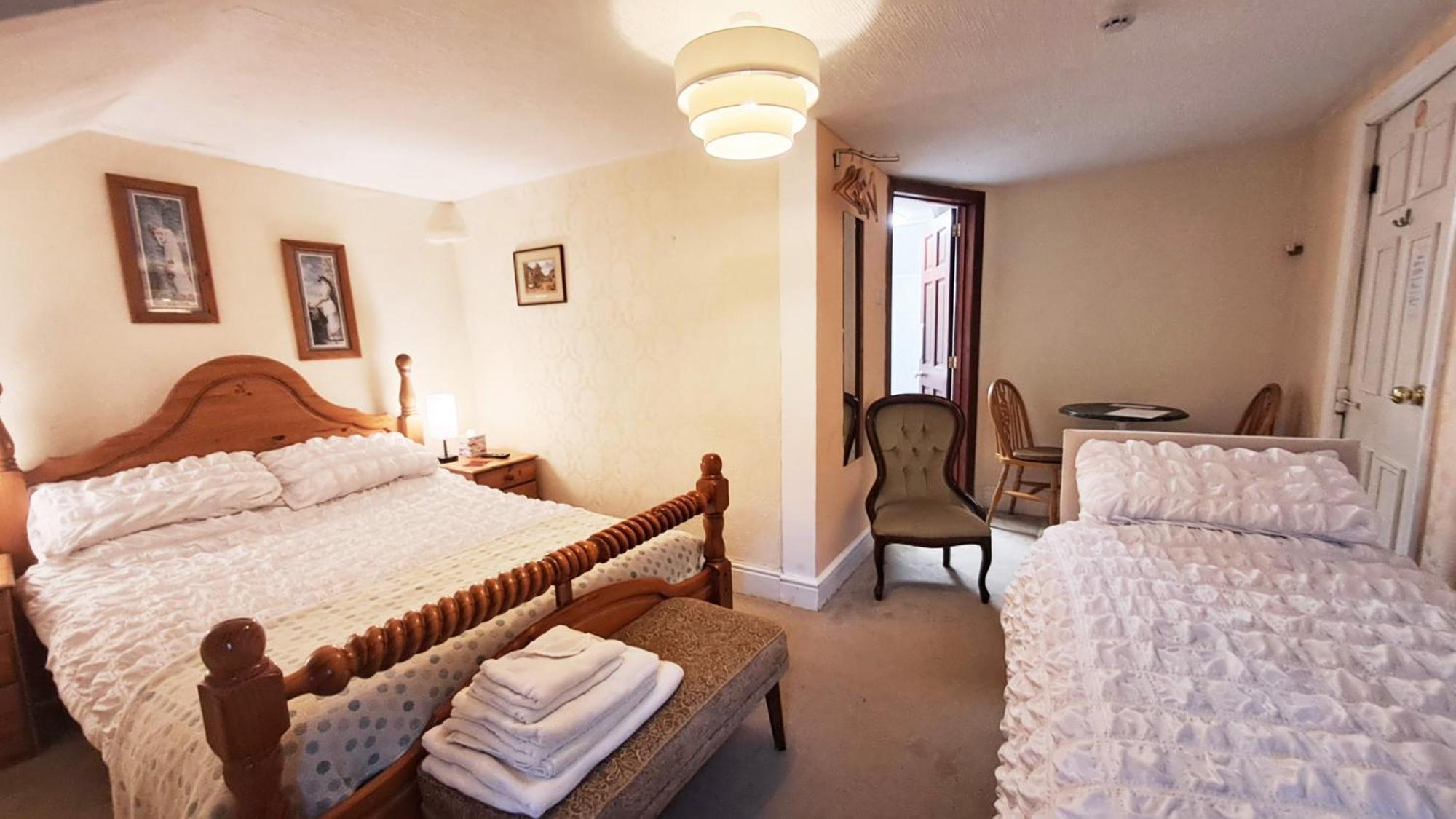 Coynant Farm Guesthouse - Farm Park Stay Свонсі Екстер'єр фото